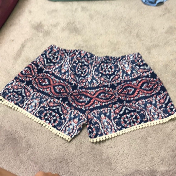 patterned shorts - Picture 3 of 3